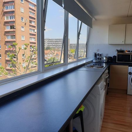 Double Room In Private Apartment Londra Exterior foto