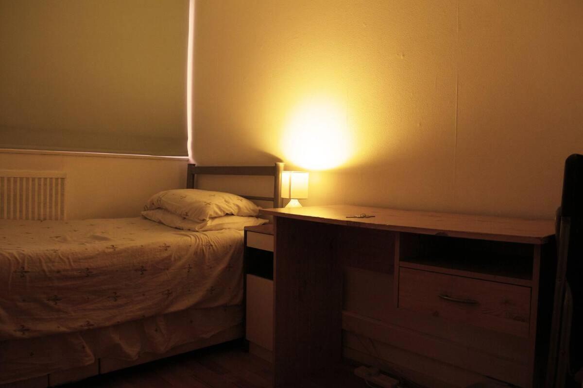 Double Room In Private Apartment Londra Exterior foto