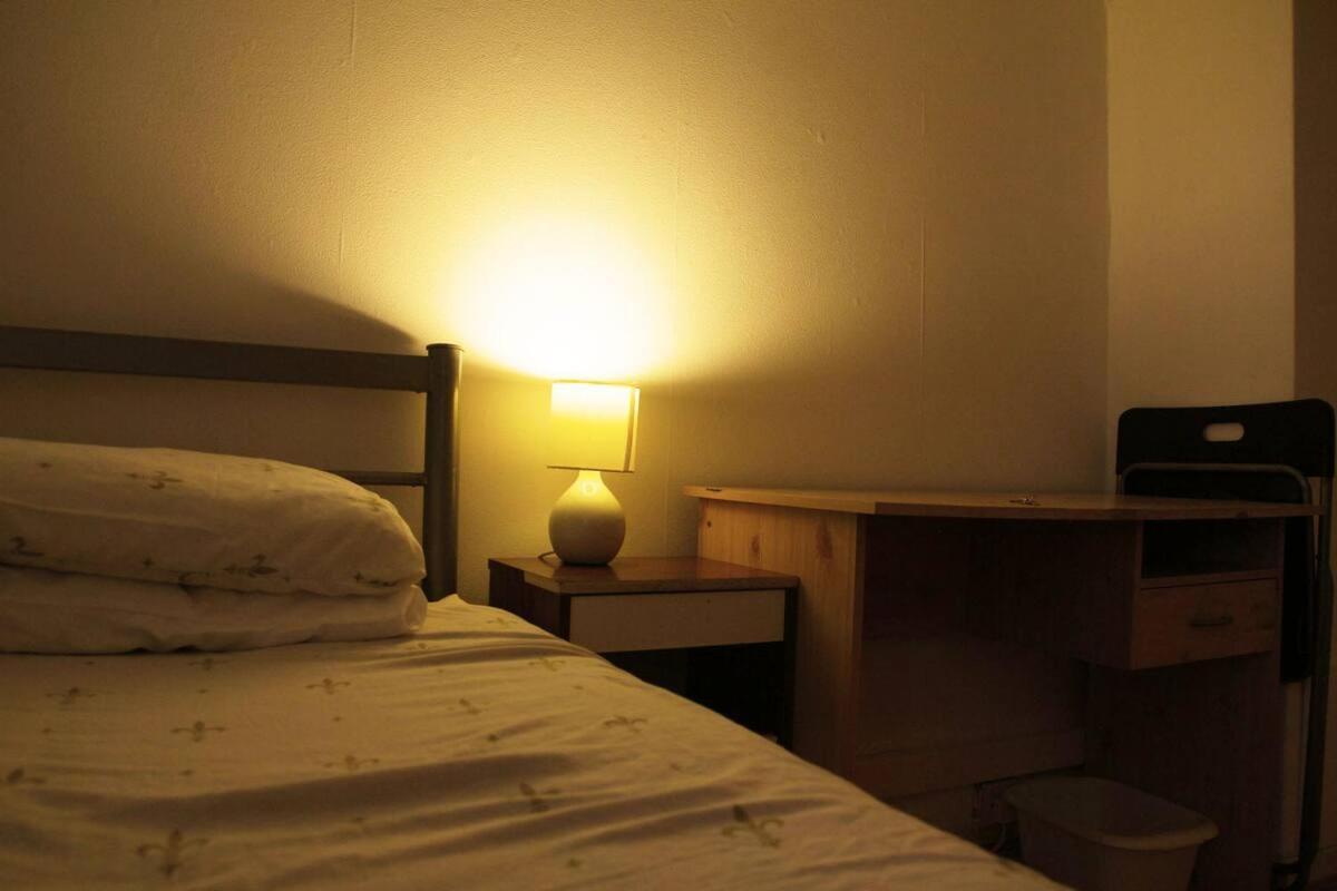 Double Room In Private Apartment Londra Exterior foto